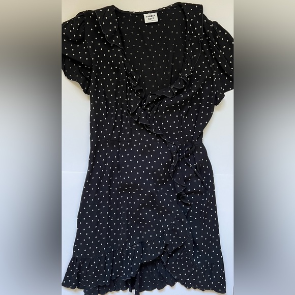 Aritzia Sunday Best Women’s Dress - Picture 1 of 4